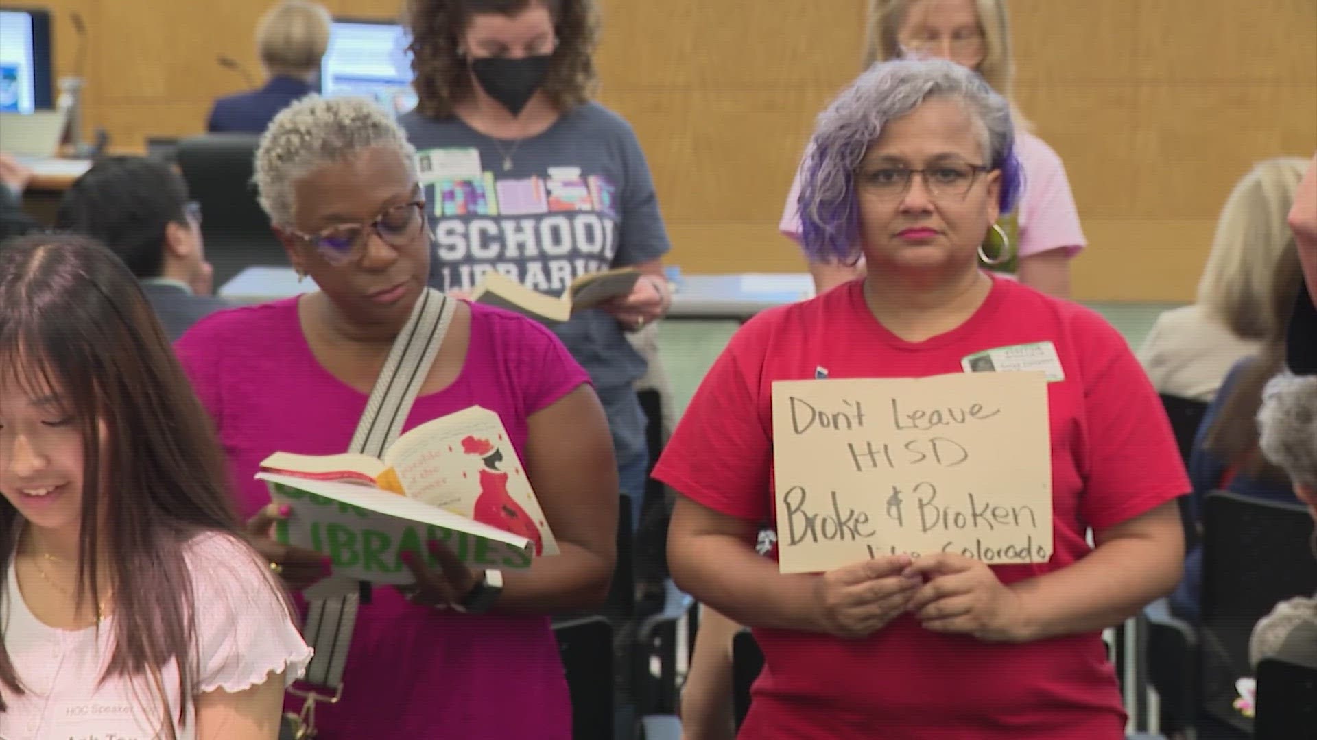 Protesters At HISD Board Meeting Hold 'read-in' | Khou.com