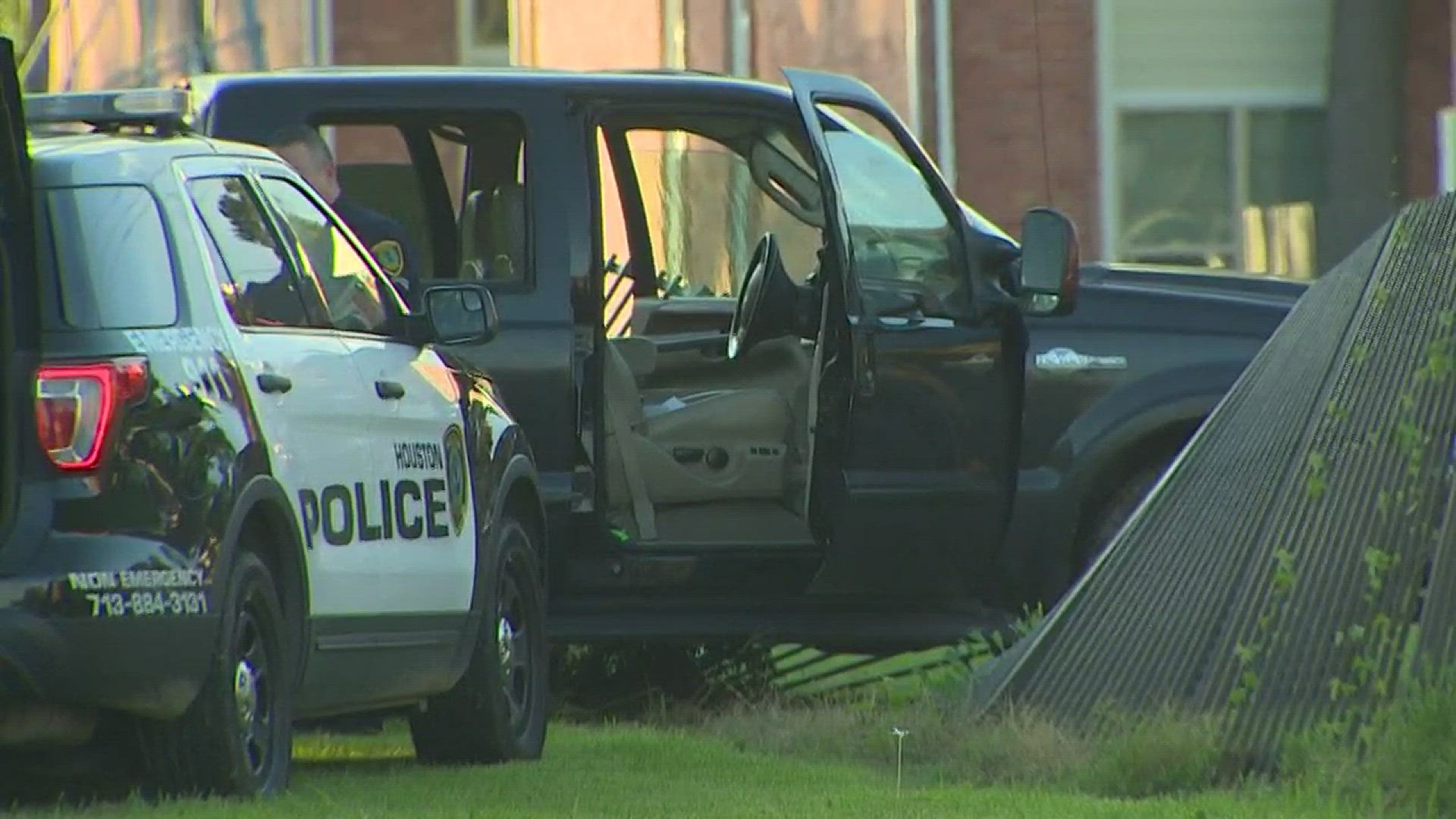 Police searching for suspects after chase ends in N. Houston | khou.com