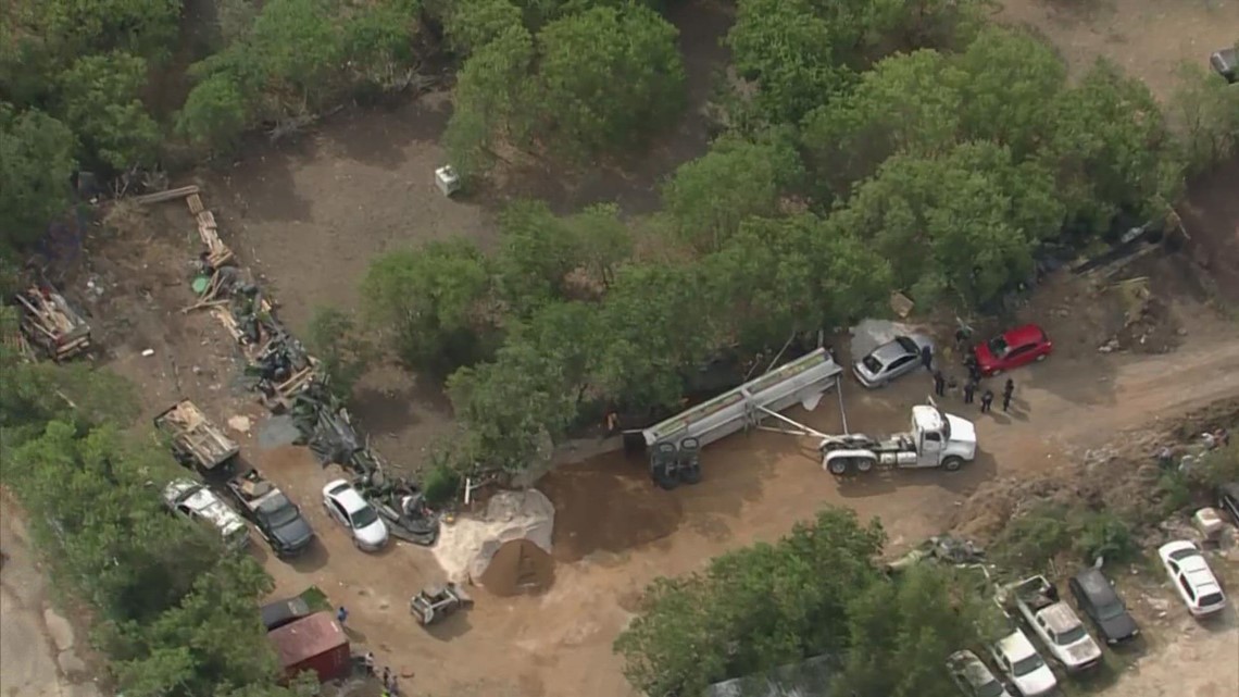 Deadly Crash: Big Rig Hits And Kills Pedestrian Near Sugar Land | Khou.com