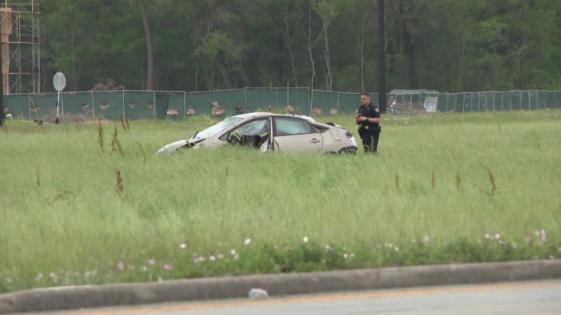 Mom, 6-year-old child killed in crash on US-90 near Beltway 8, Harris ...