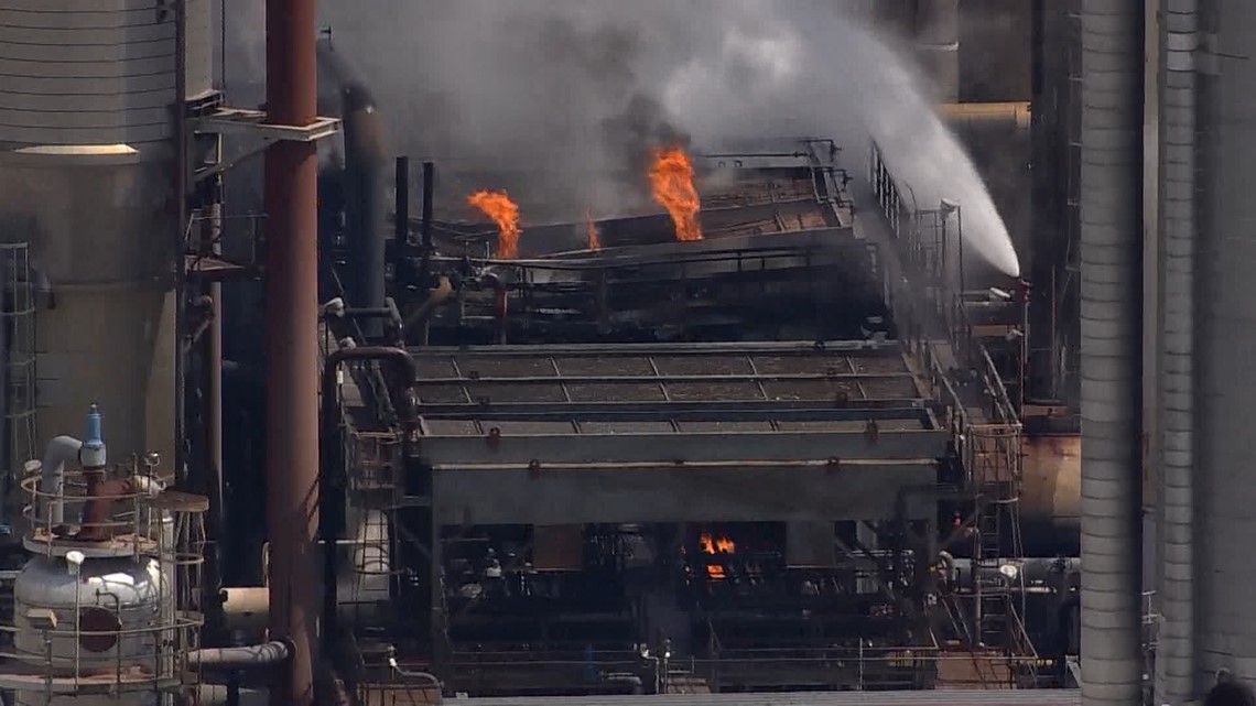Kematian kebakaran kilang Marathon Galveston Bay |  Keluarga menggugat