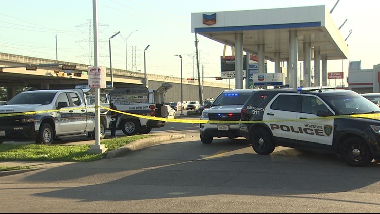 HPD: Robbery suspect dead after being hit by car in gas station parking lot