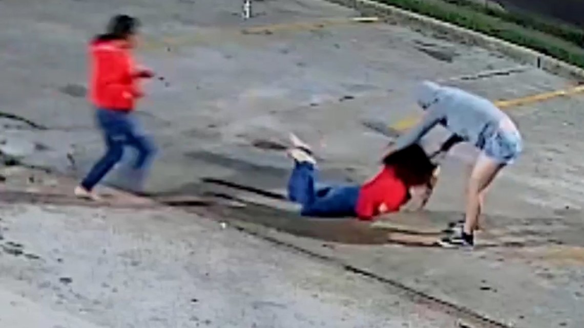 Kejahatan Houston, Texas: 3 wanita tertangkap memukuli wanita untuk dompetnya