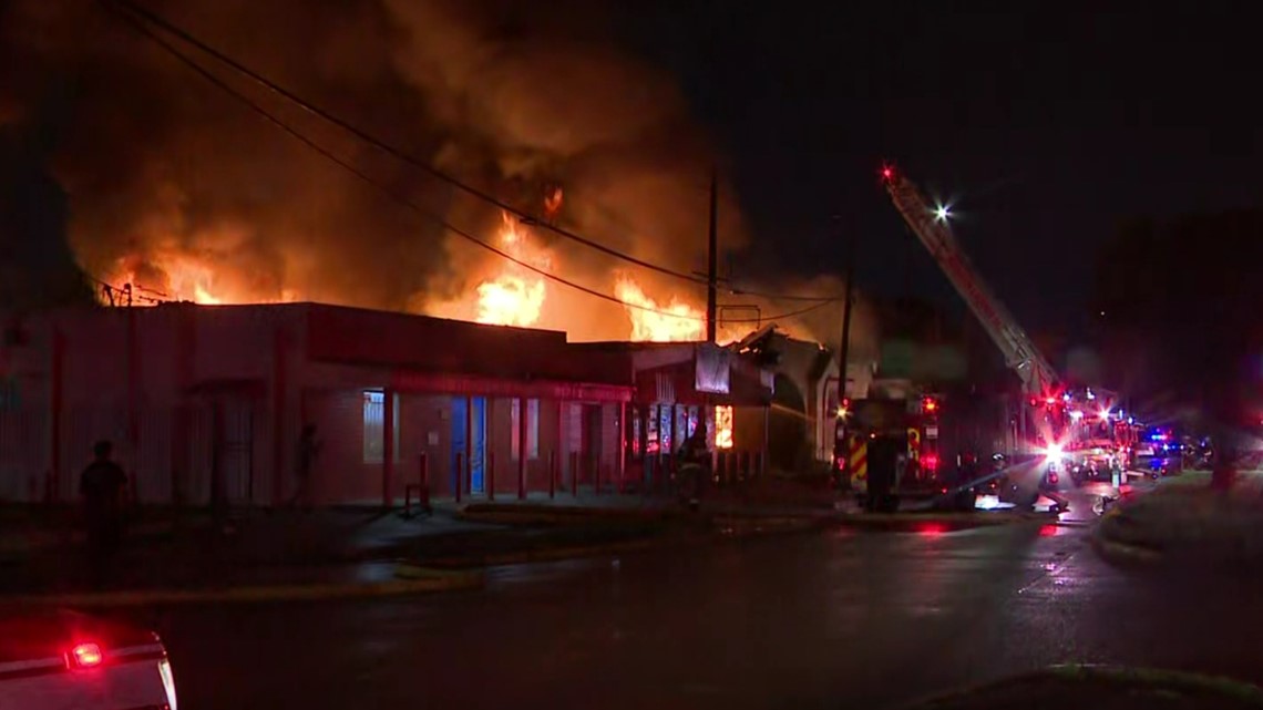 Petugas pemadam kebakaran memerangi kebakaran gereja di utara Houston |  Berita Houston