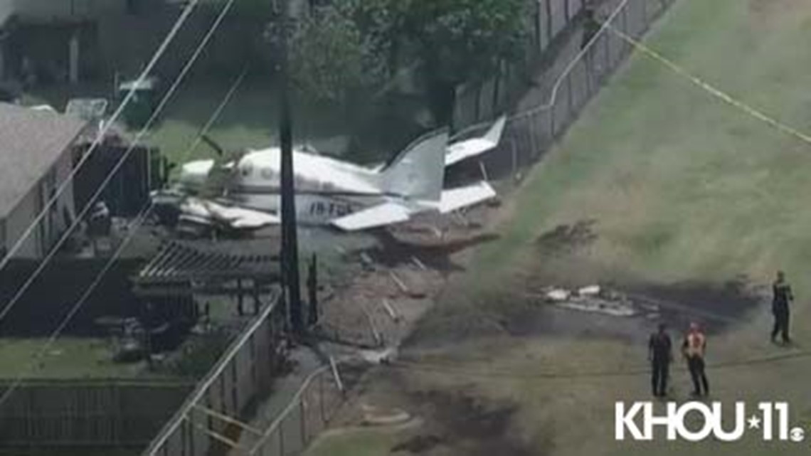 Pesawat kecil jatuh di dekat rumah, sekolah di Houston, Texas