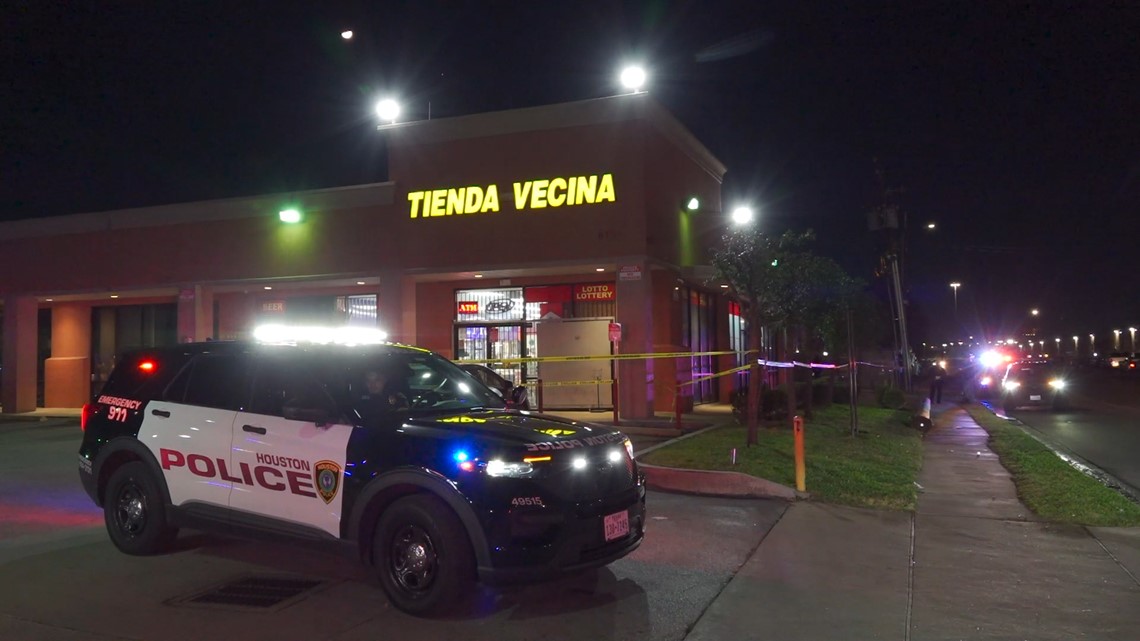 HPD: Pria, remaja terluka dalam penembakan drive-by di luar toko makanan di SW Houston