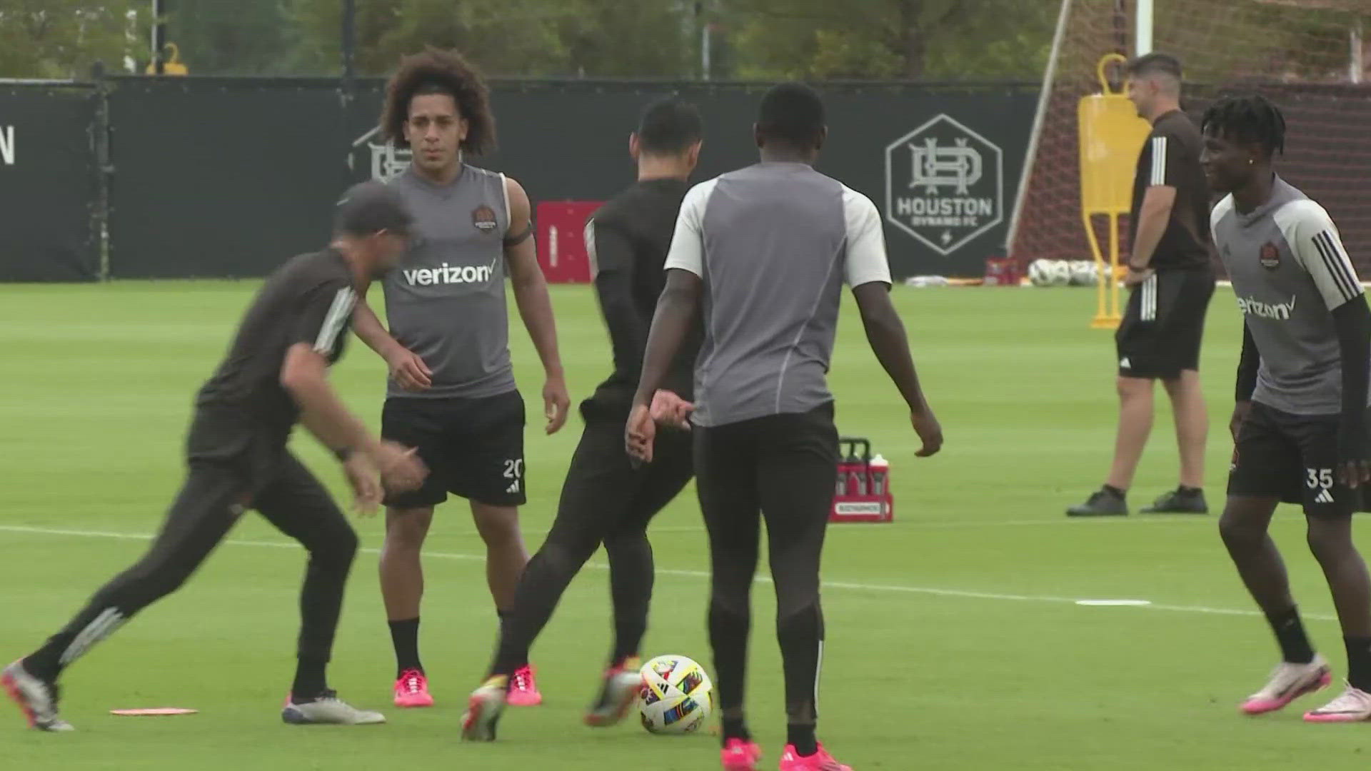 There are many languages and cultures in the Houston Dynamo locker room. KHOU 11's Luis Ortiz has how the team communicates.