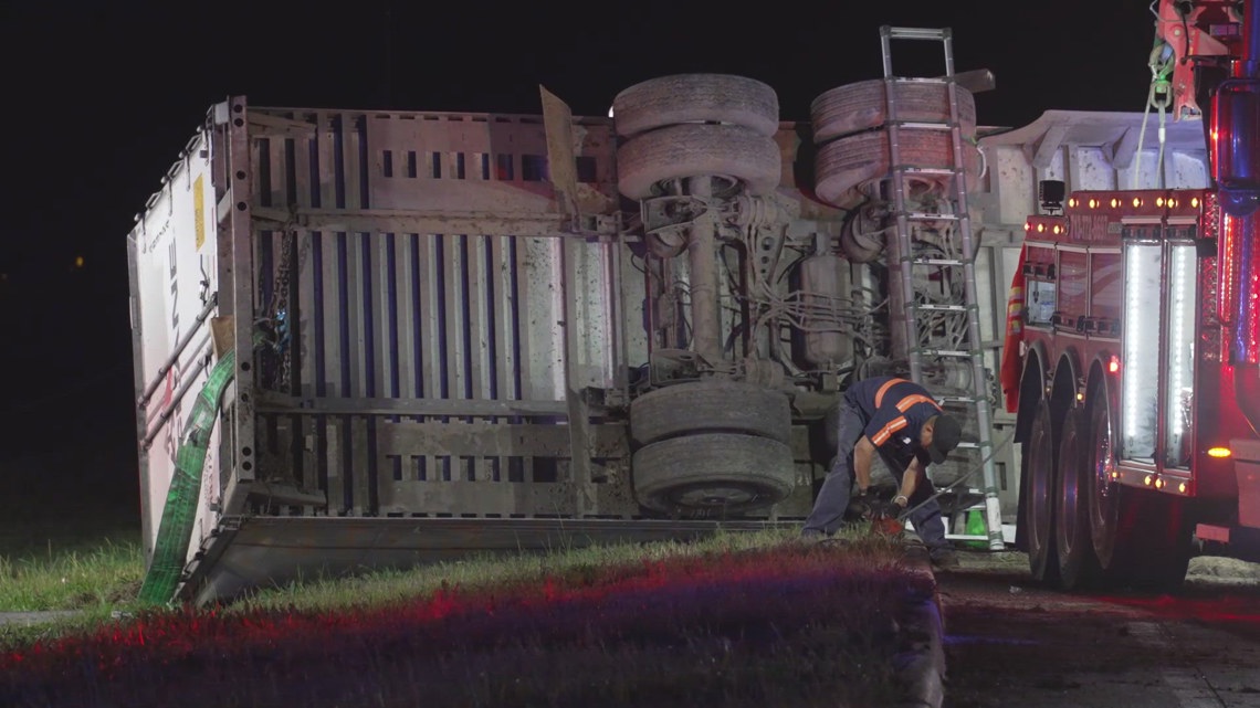 Overturned 18-wheeler loaded with groceries shuts down Hwy 288 | khou.com