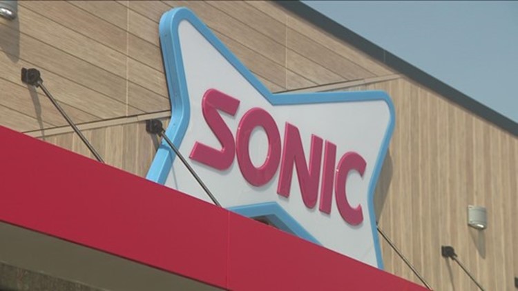 Sonic carhop in Houston area arrested after throwing drink at customer, Pct. 4 says