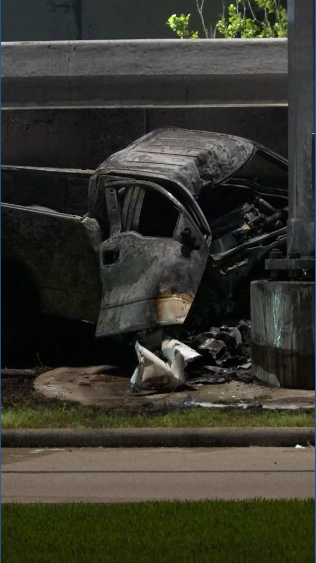 1 dead in fiery crash along Beltway 8 near West Road | khou.com