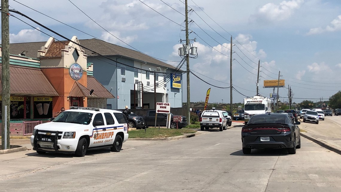 HCSO: Deputi menembak, membunuh tersangka di N Harris Co.