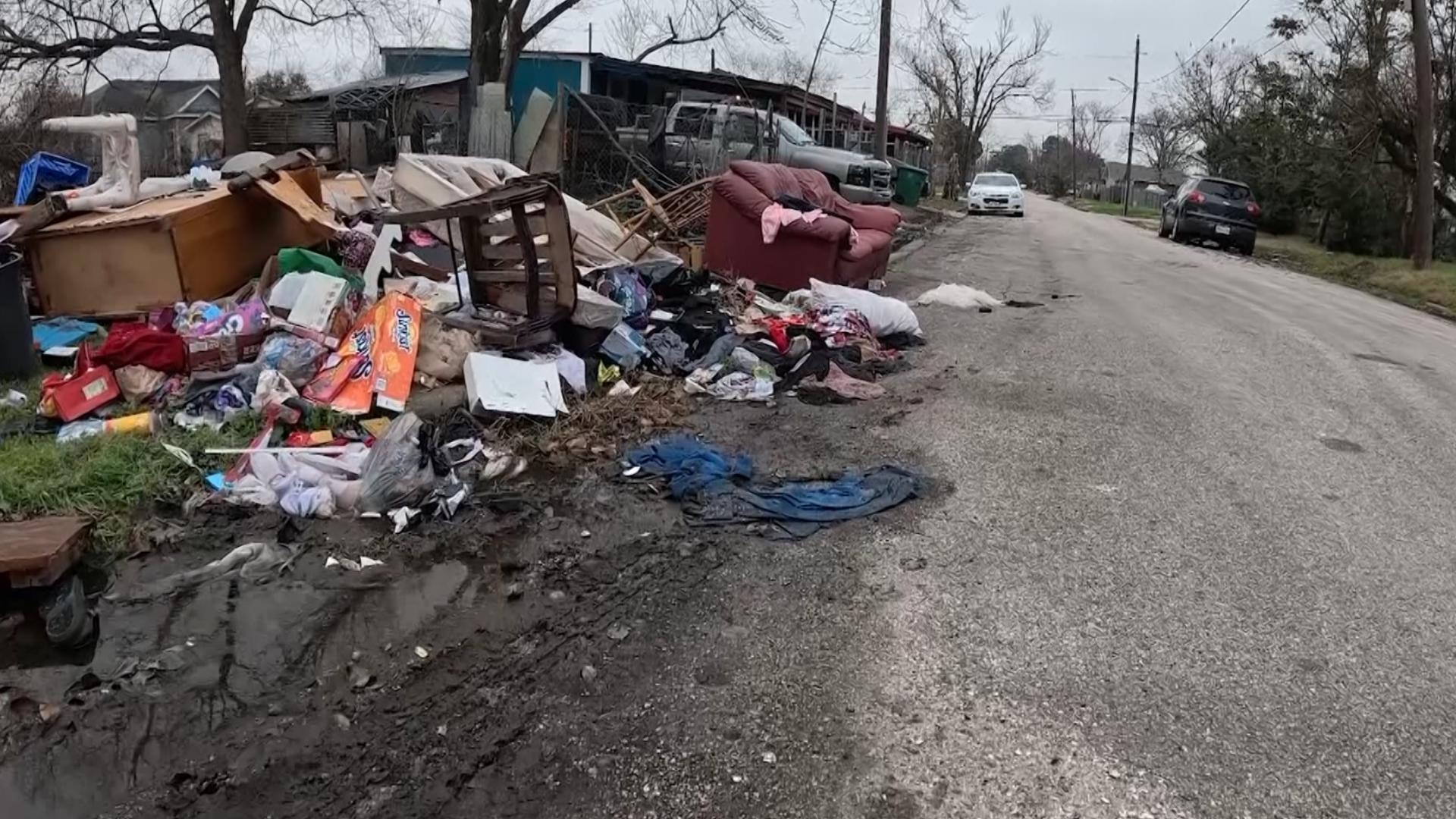 Houston's Fifth Ward residents come together to fight illegal dumping ...