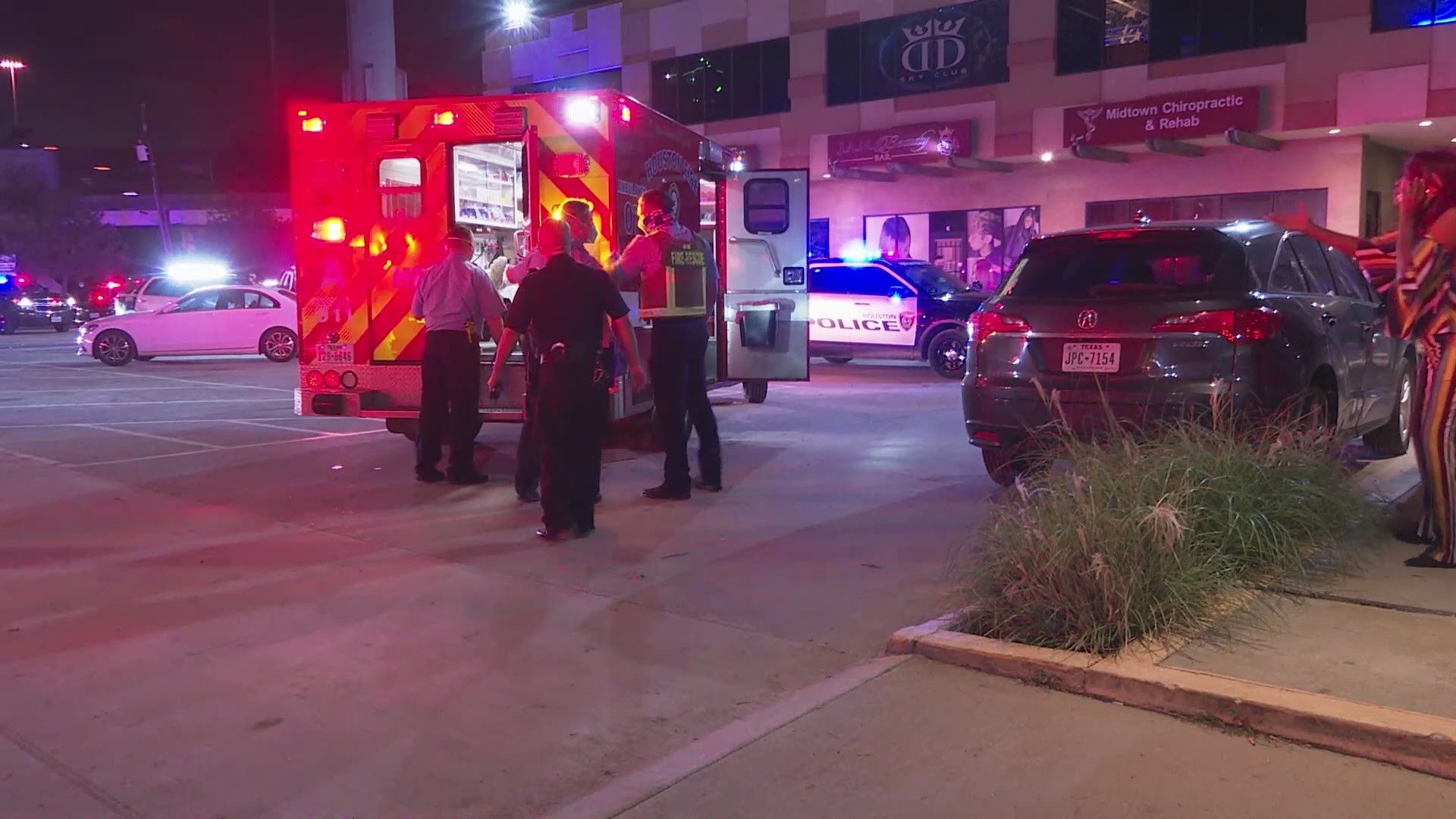 Raw video: 3 dead, 1 injured in shooting at Midtown club, police say |  