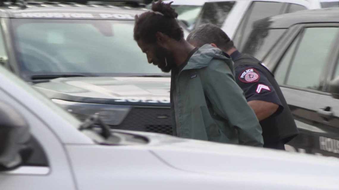 Dramatic foot chase caught on camera as suspect runs across Highway 249 ...