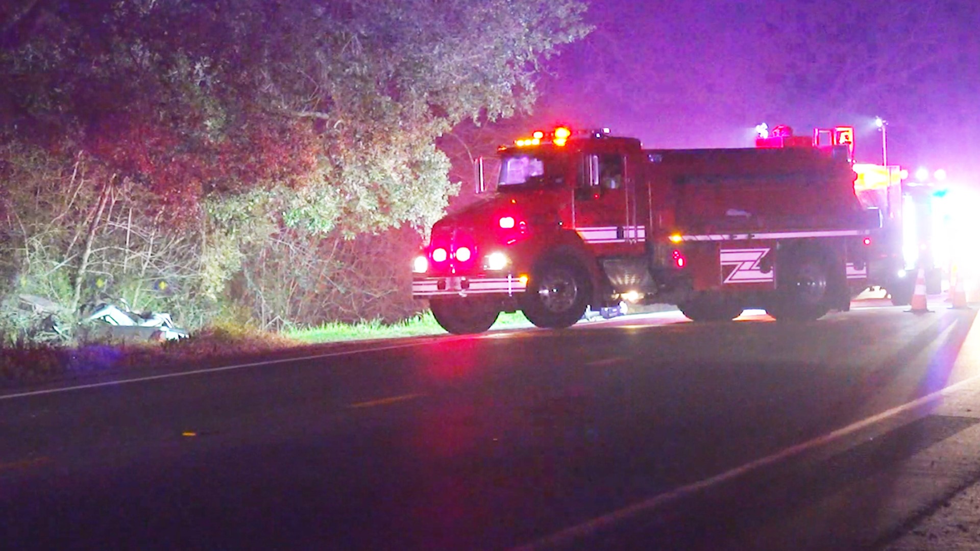 Man dies after crashing pickup into tree in Fort Bend County | khou.com