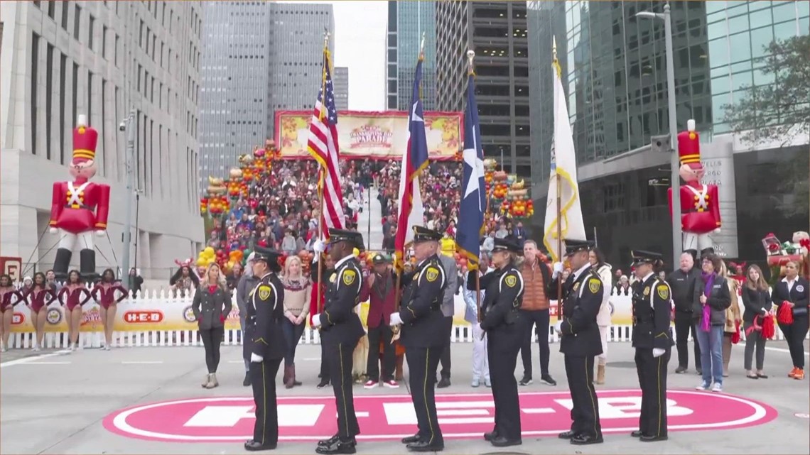 H-E-B Thanksgiving Day Parade: Presentation Of Colors By HPD Honor ...