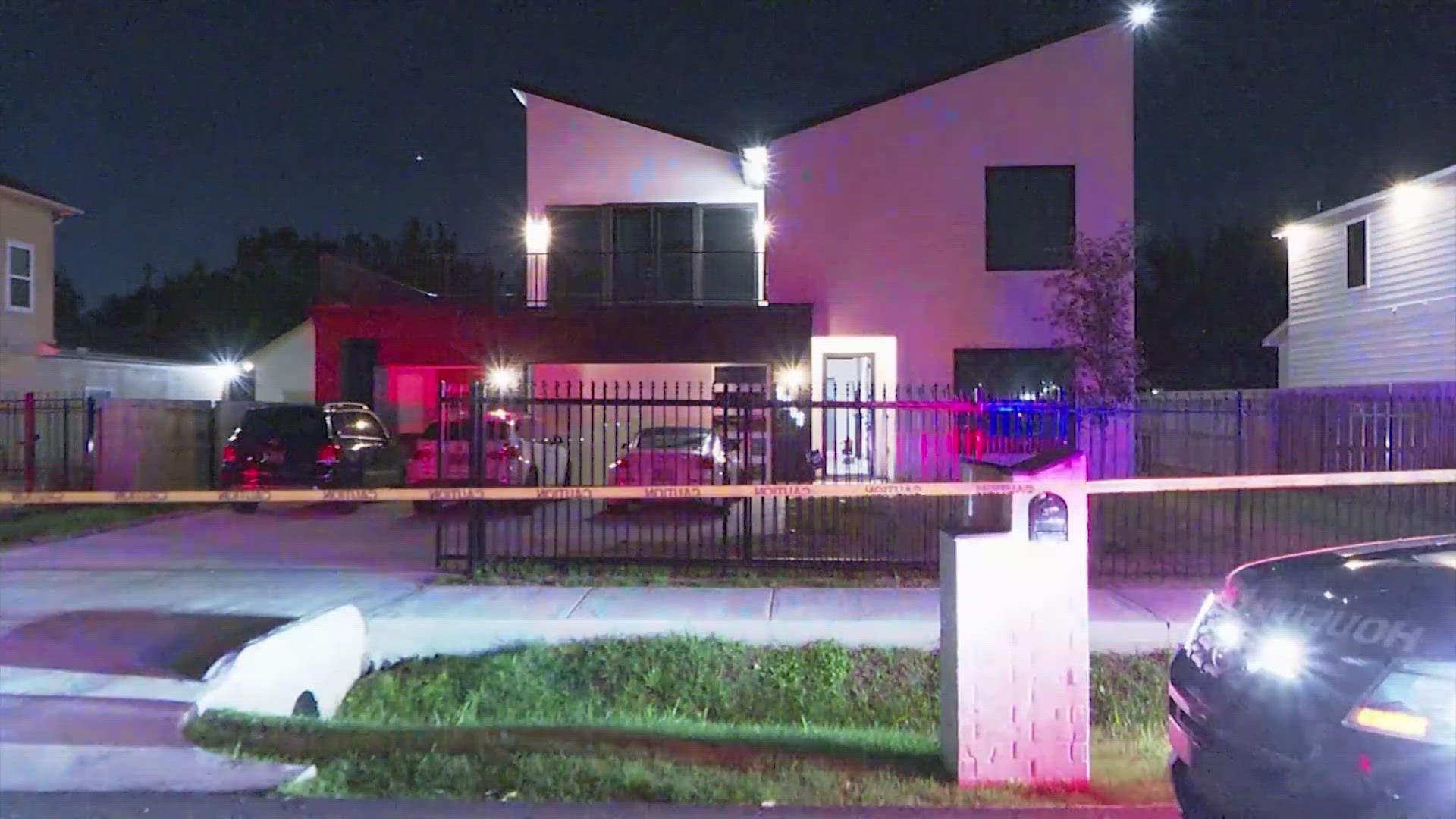 Houston Police: Man Stabs Wife To Death, Hurts Self During Crisis ...