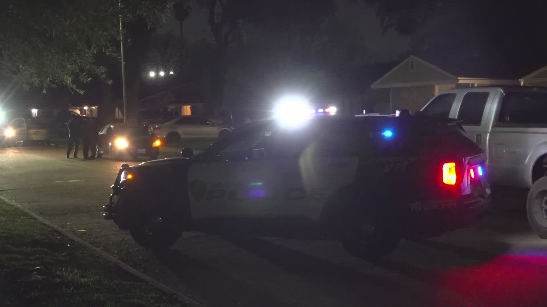 Houston, Texas crime: Family held at gunpoint outside home | khou.com