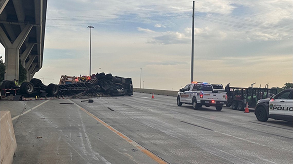 Houston, Texas traffic | Overturned flatbed trailer on I-10 | khou.com