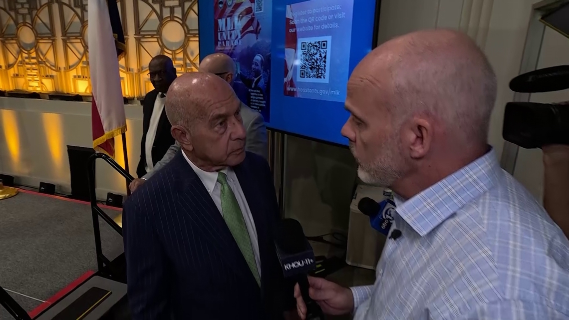 Mayor responds after investigation reveals confusion over who maintains broken lights on major toll roads