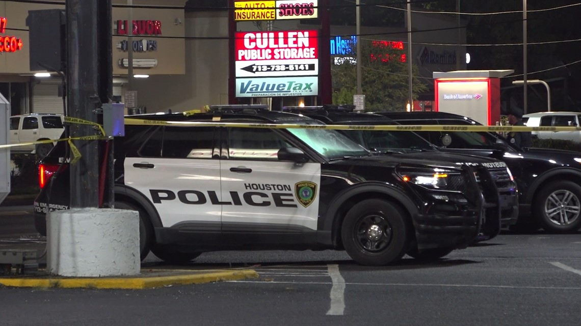 Houston crime 1 killed in shooting at Cullen Plaza in Sunnyside