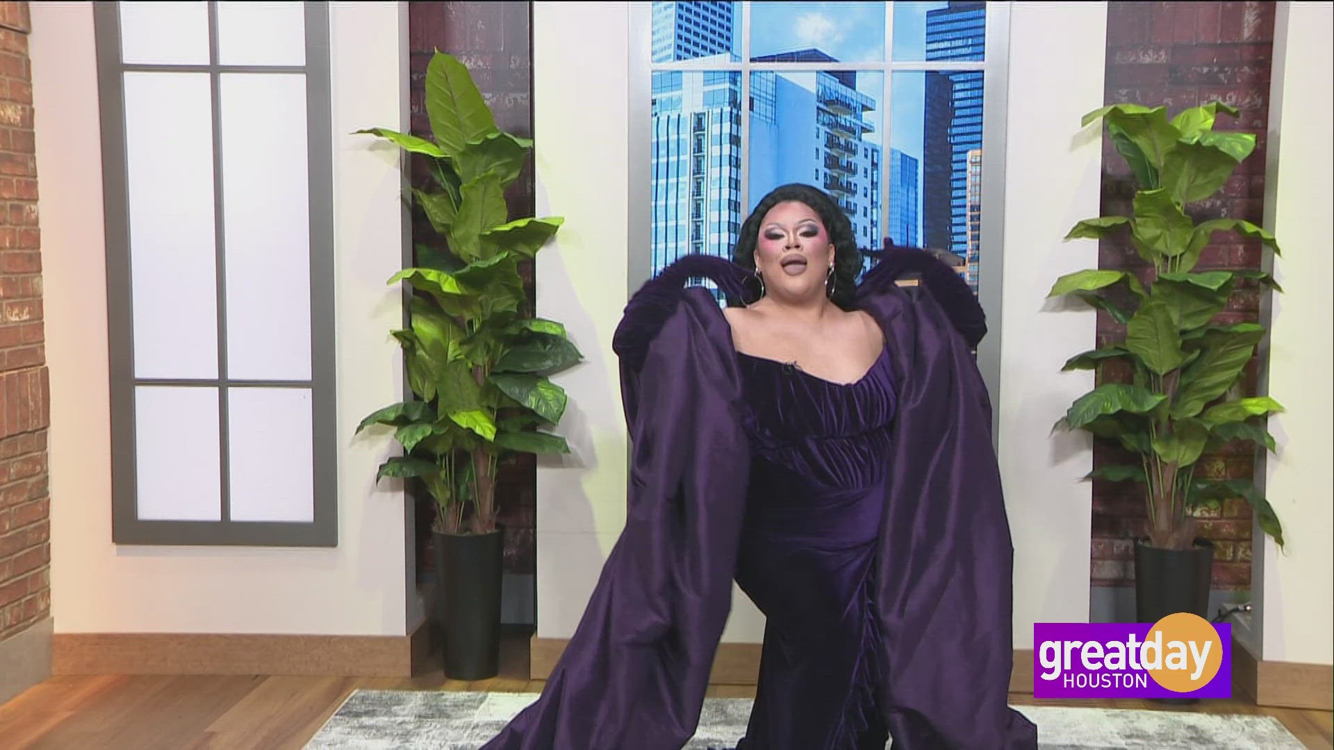 With a special performance of "show me love" is the Diva of Houston, Miss Reign Larue.