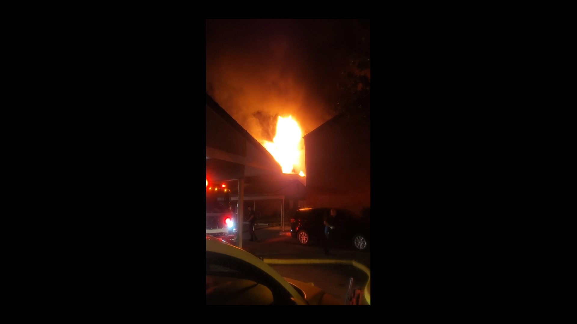 Fire spreads through apartment complex in west Houston | khou.com