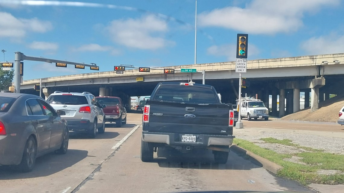 Street signs turned in opposite direction at north Houston intersection - Vimarsana News