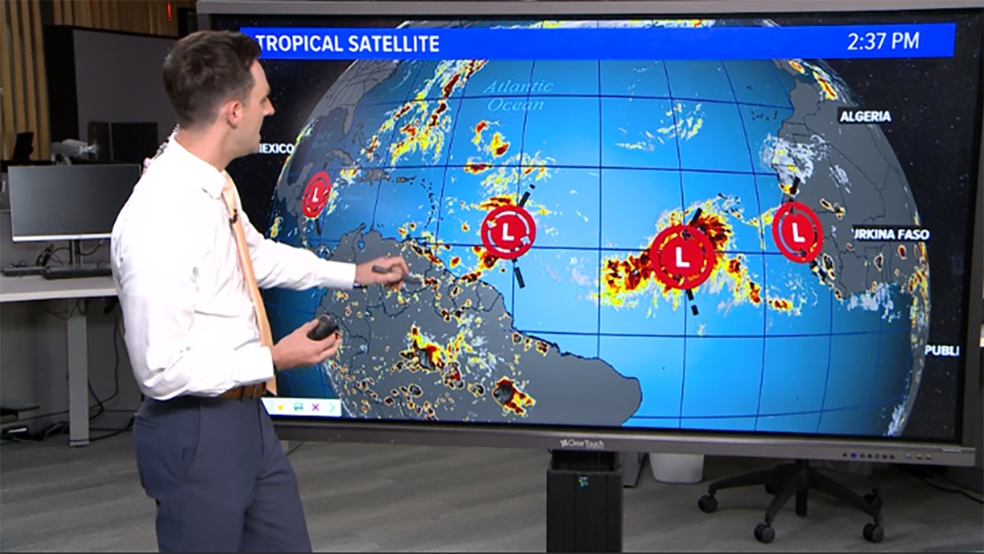 KHOU 11 Meteorologist Pat Cavlin looks at the tropics at 2:30 p.m. on Monday, Oct. 3, 2022.