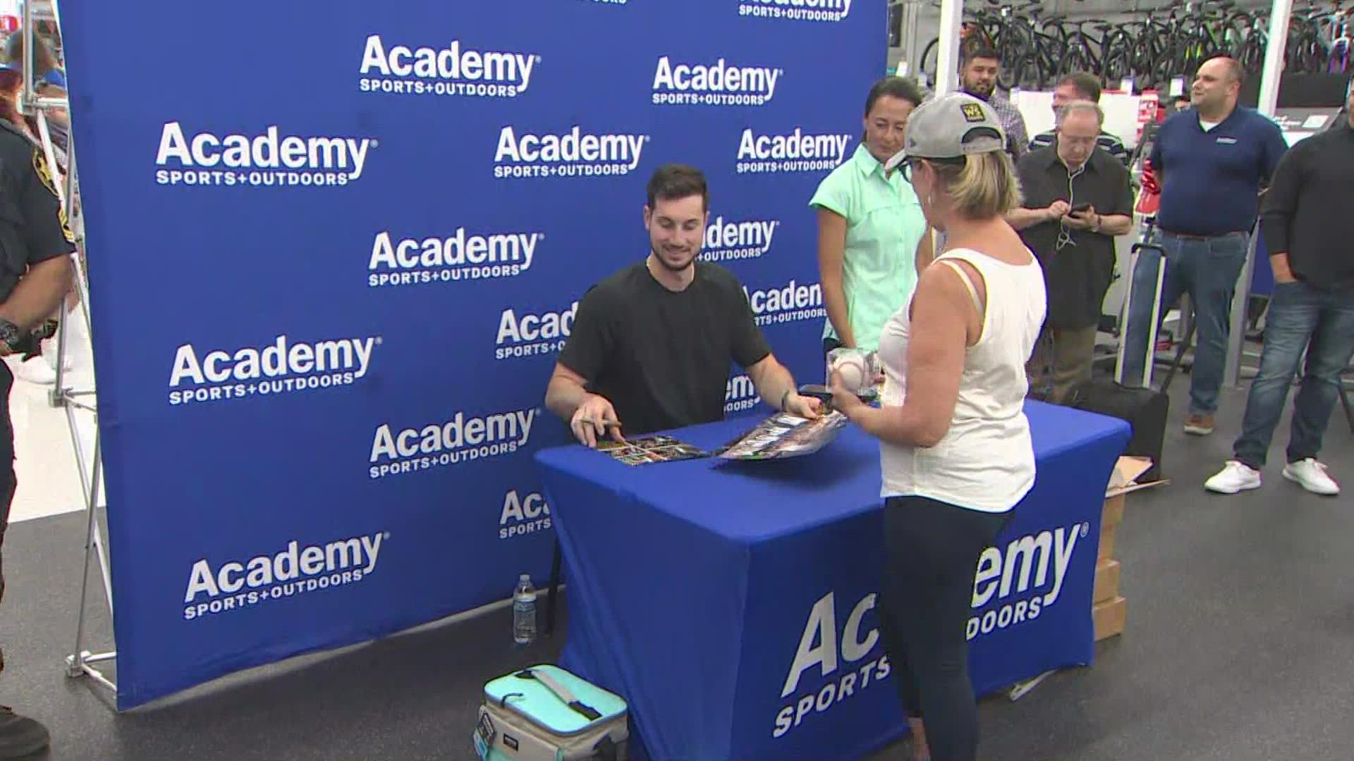 Astros fans show up at Bunker Hill Academy to meet Kyle Tucker
