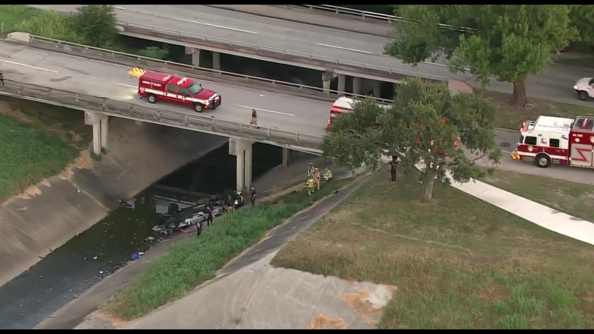 Emergency crews respond after vehicle crashes into Brays Bayou | khou.com