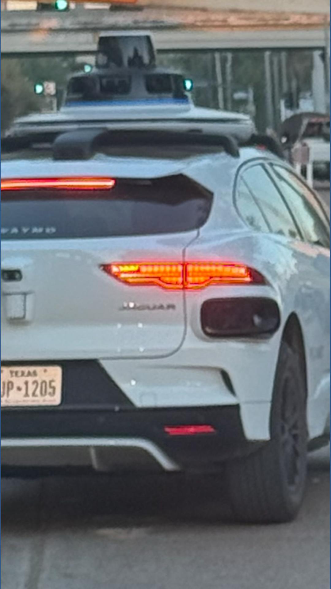 Driverless Car Incorrectly Labelling Houston driver captures driverless car entering wrong-way HOV lane ...