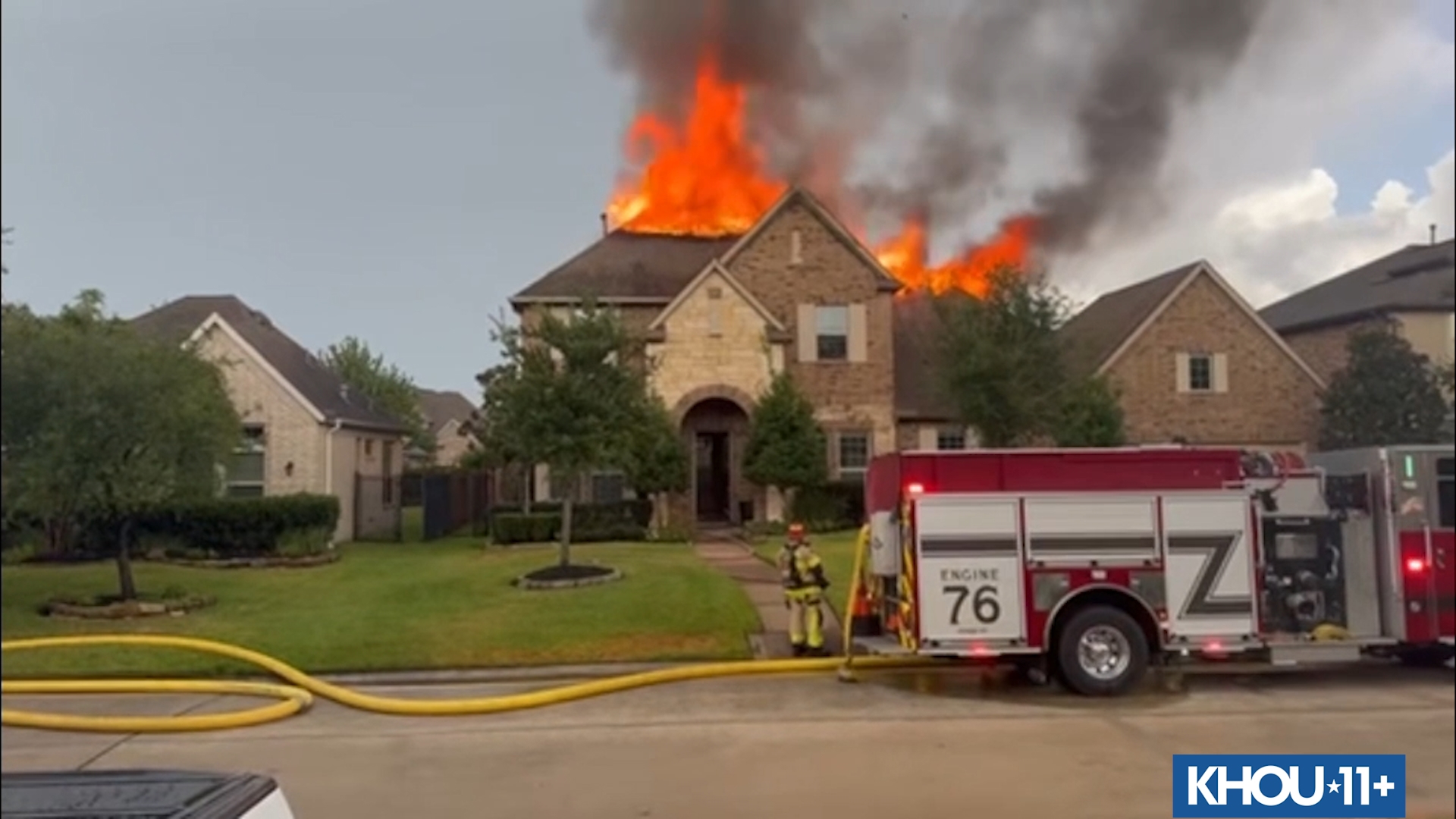 Watch: Lightning strike causes house fire south of The Woodlands | khou.com