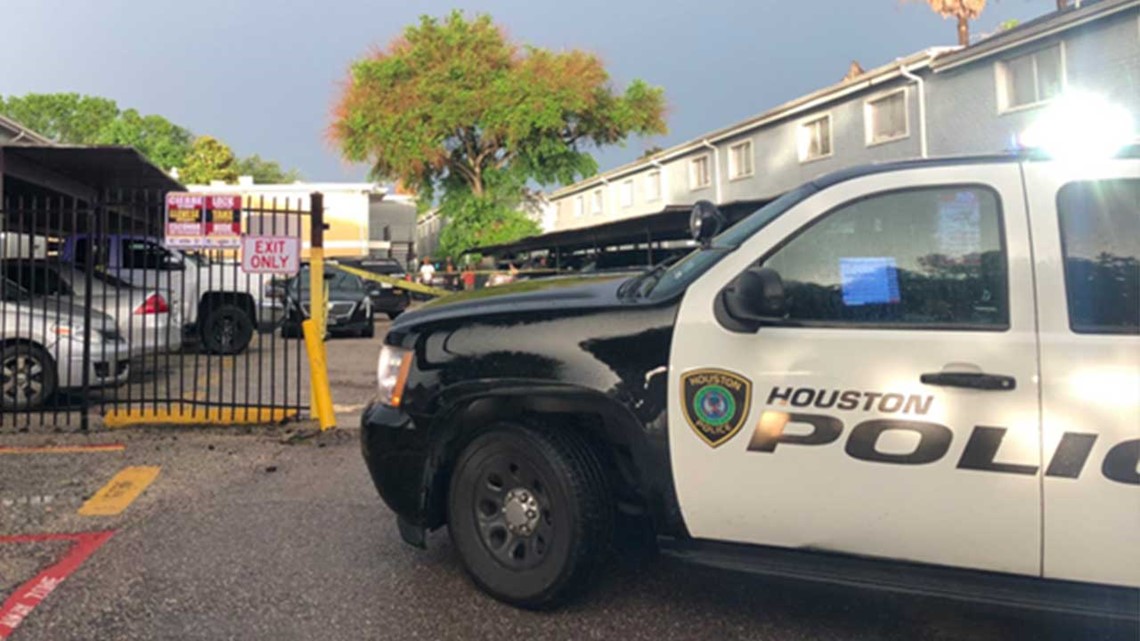 3 dead in shooting at NW Houston apartment complex, HPD says