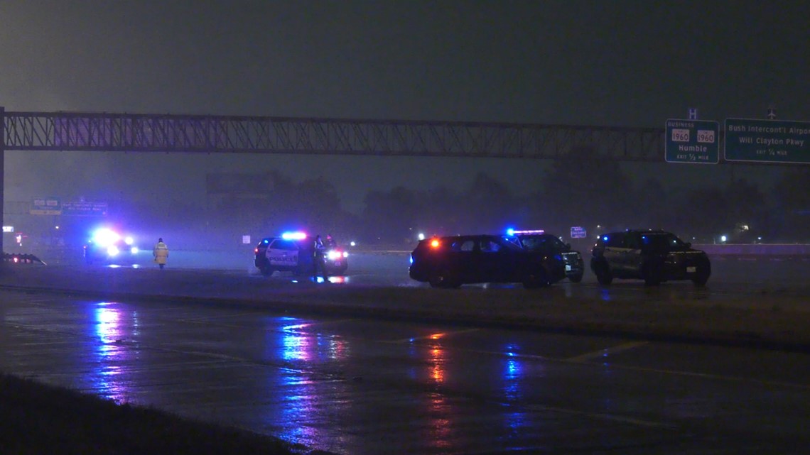 Saksi mencoba menyelamatkan pengemudi yang tewas dalam kecelakaan api di Eastex Freeway, kata polisi