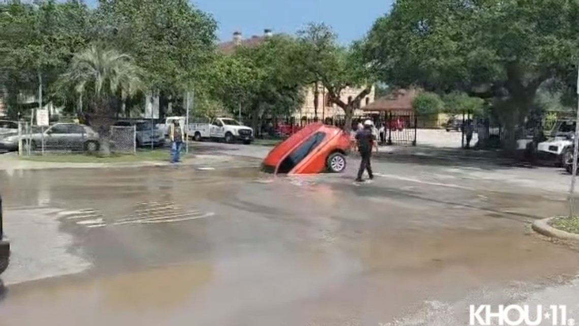 Car falls into sinkhole Galveston, Texas news