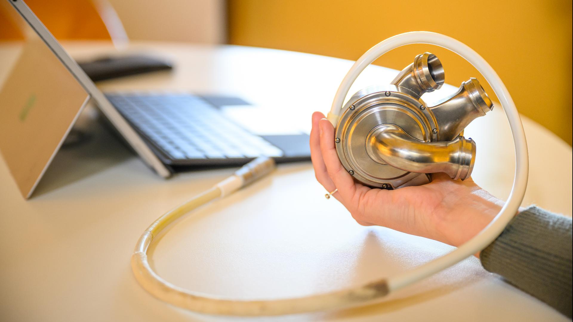 Who Invented Heart Valveless total artificial heart implanted into man in Houston | khou.com