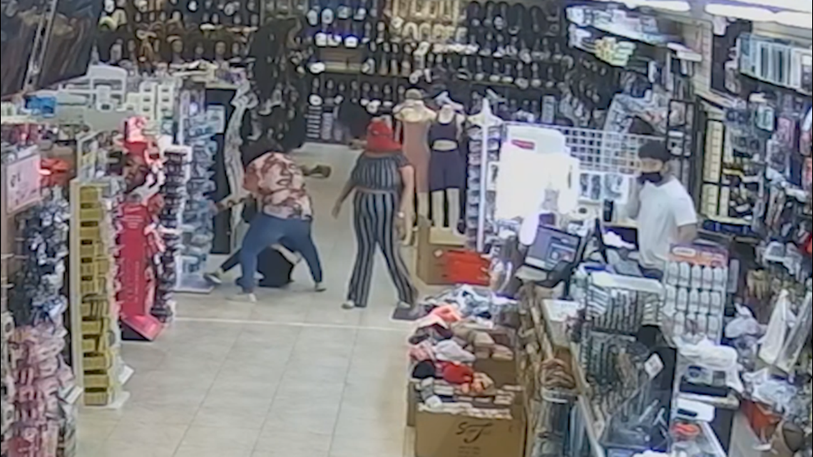 Video: Attack at north Houston beauty supply store