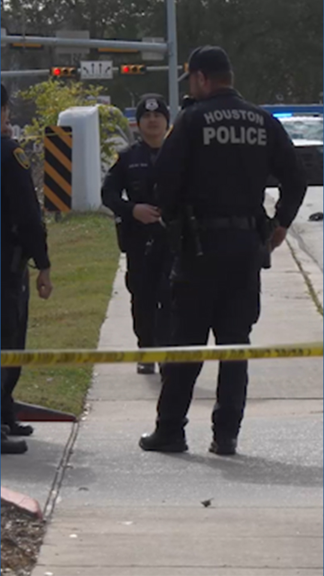 2 teens shot in East Houston, one dead and one critical | khou.com