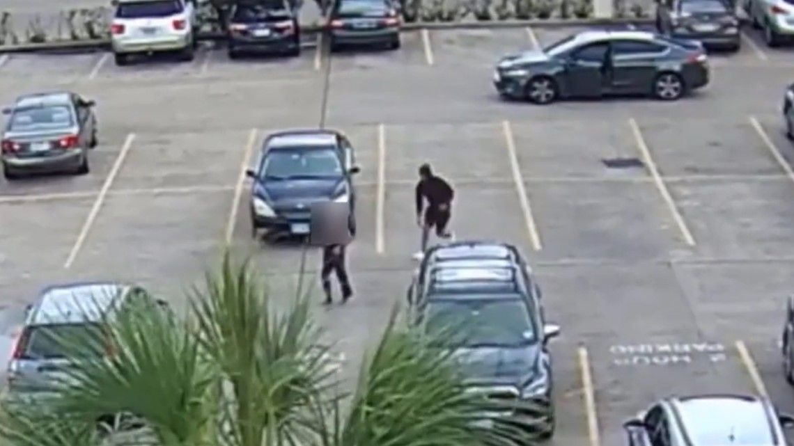 Video shows man being thrown to the ground during Houston robbery - Vimarsana News