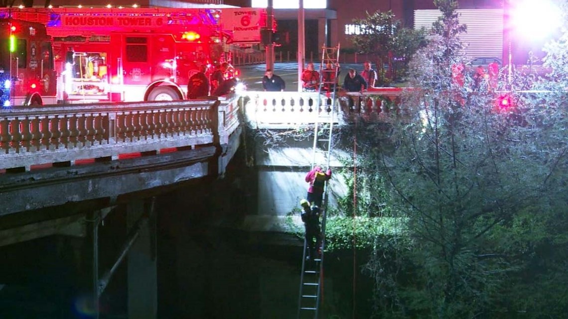 3 people trapped by rising water rescued in downtown Houston | khou.com