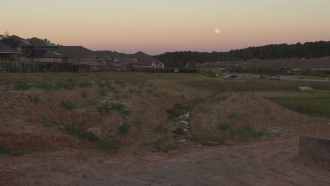 Mysterious underground water causing erosion in Montgomery, Texas