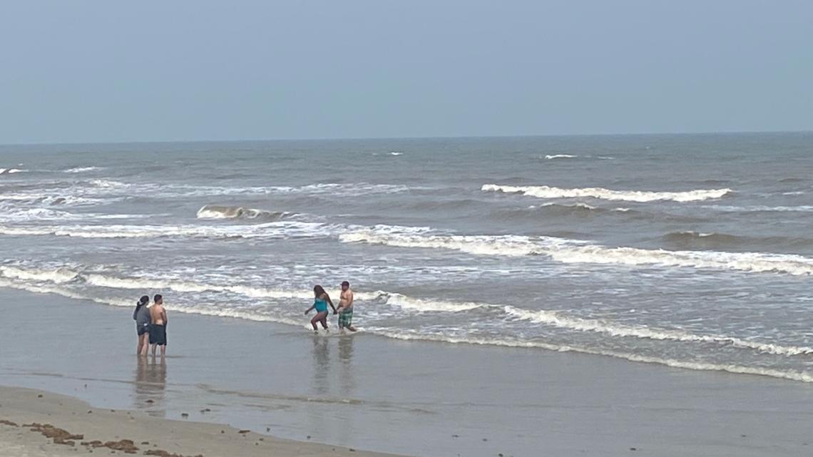 2 drown while swimming in Galveston on Memorial Day weekend - Vimarsana News