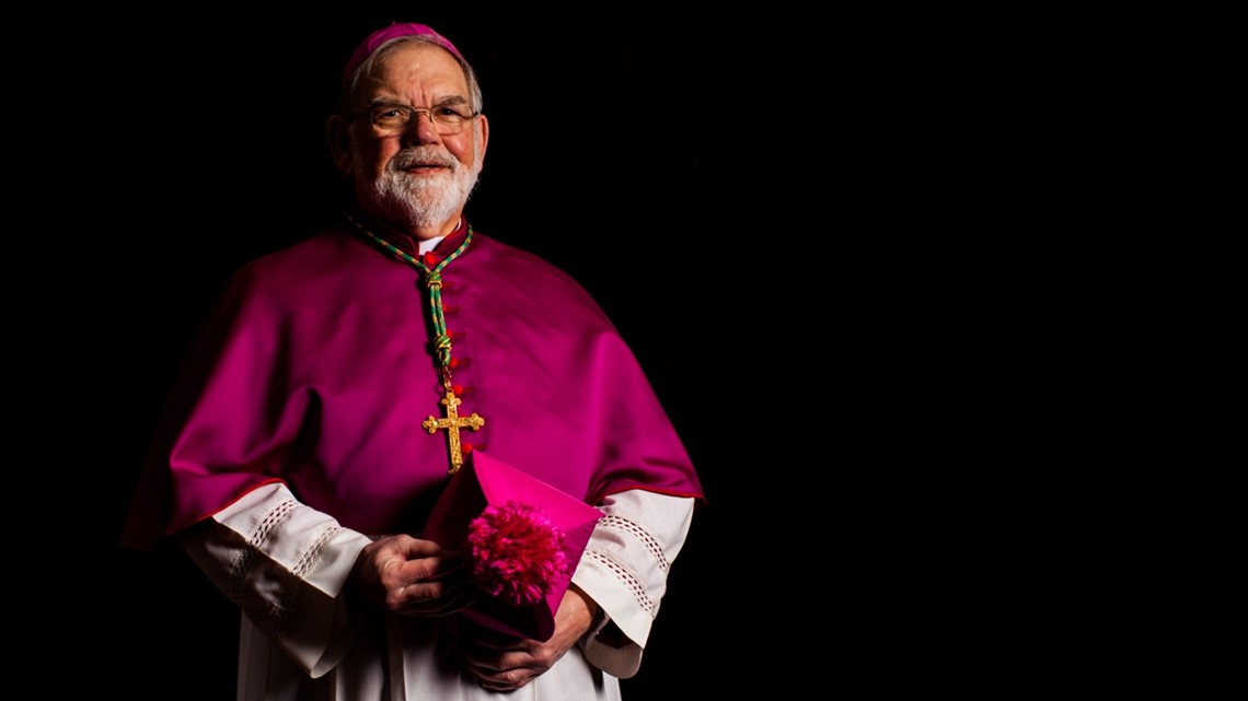 Pastor Houston yang melayani komunitas Katolik selama lebih dari 50 tahun telah meninggal