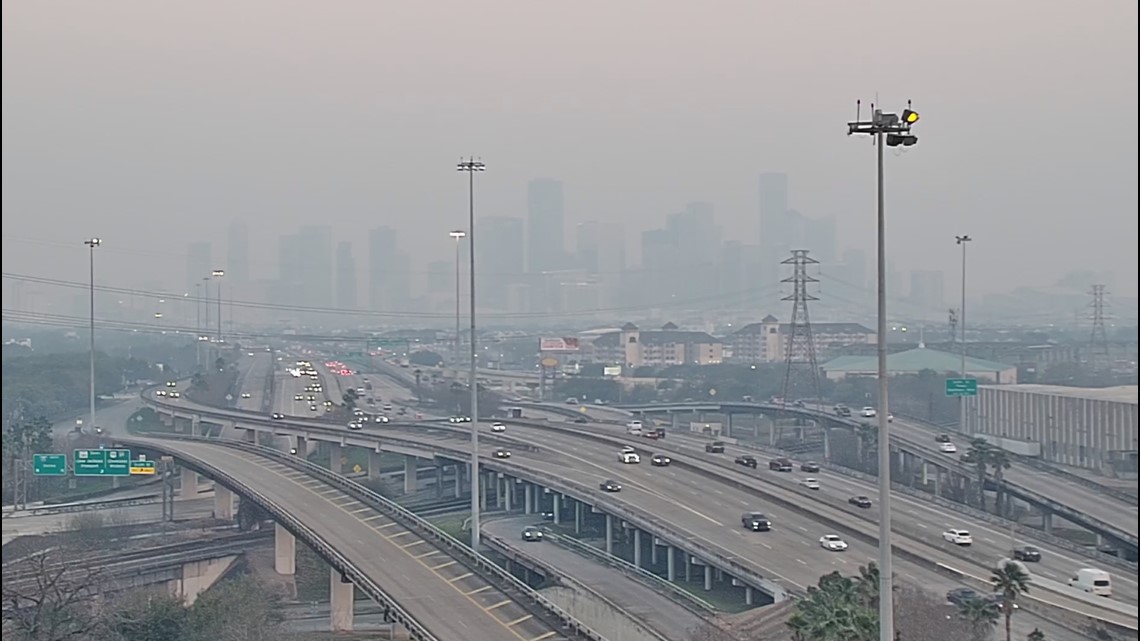 Kondisi berkabut, bau asap di seluruh Houston karena kebakaran hutan Texas