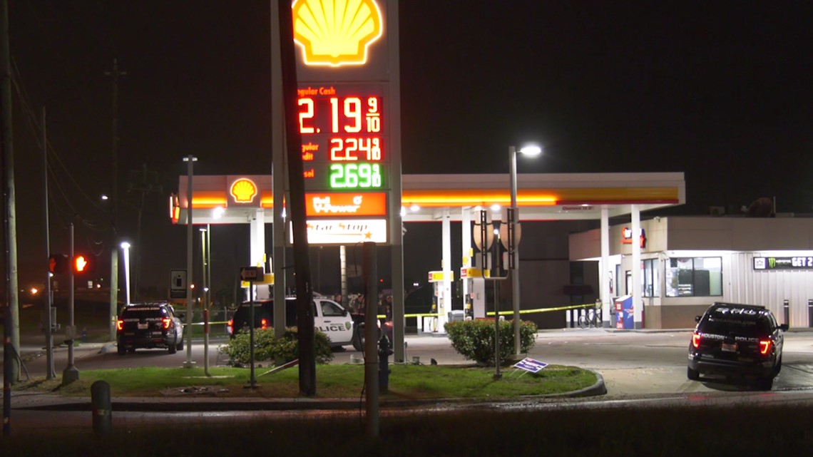 Man flees to Whataburger after getting shot at northeast Houston gas