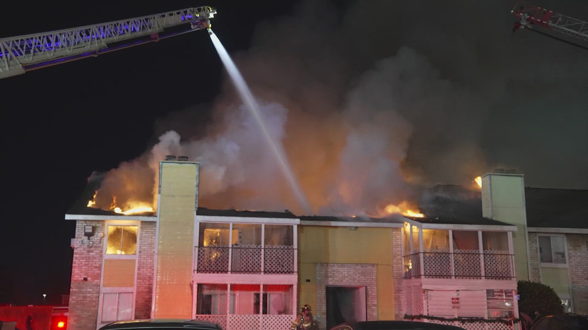 Crews battle large apartment fire in north Houston near Bush Airport ...