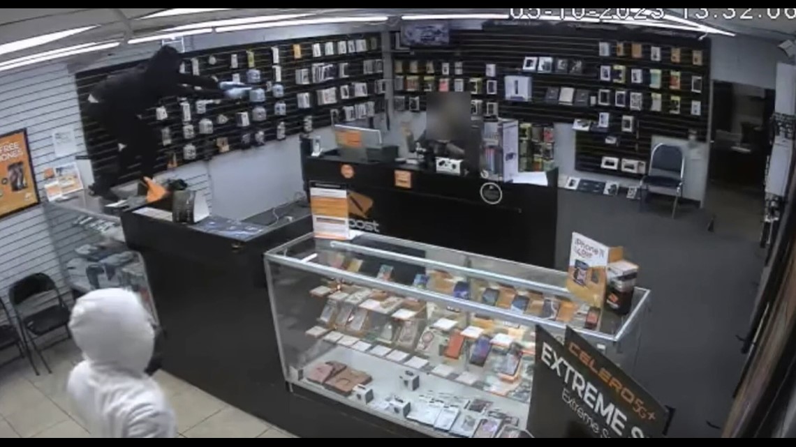 Perampokan toko ponsel di Houston, Texas: Polisi merilis video