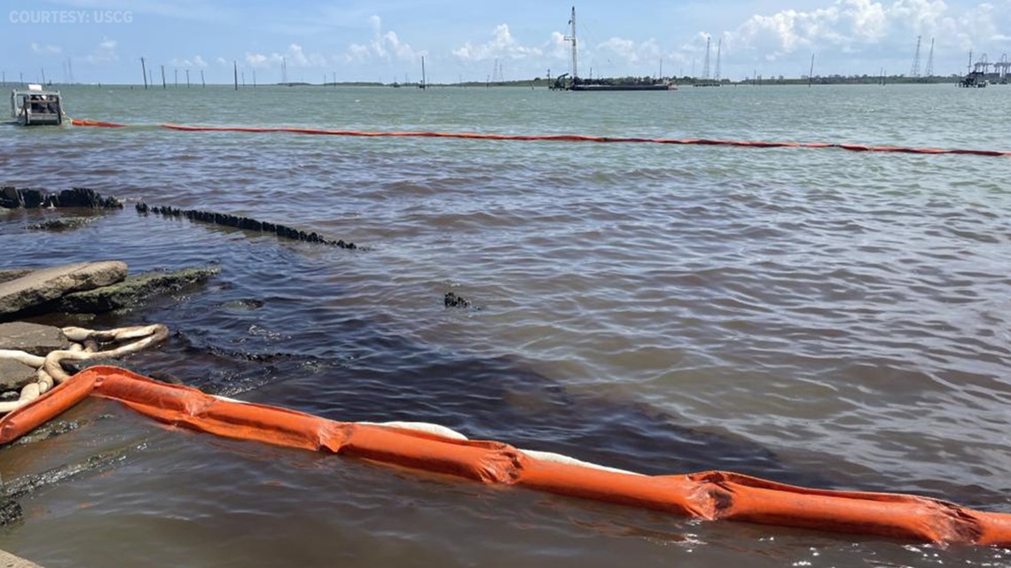 Coast Guard works large oil spill in Tabbs Bay in Houston, Texas - Vimarsana News