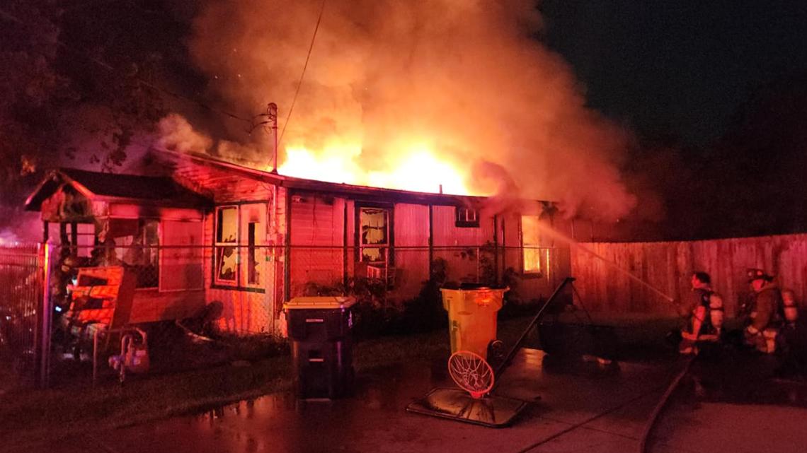 Early morning fire destroys Richmond home